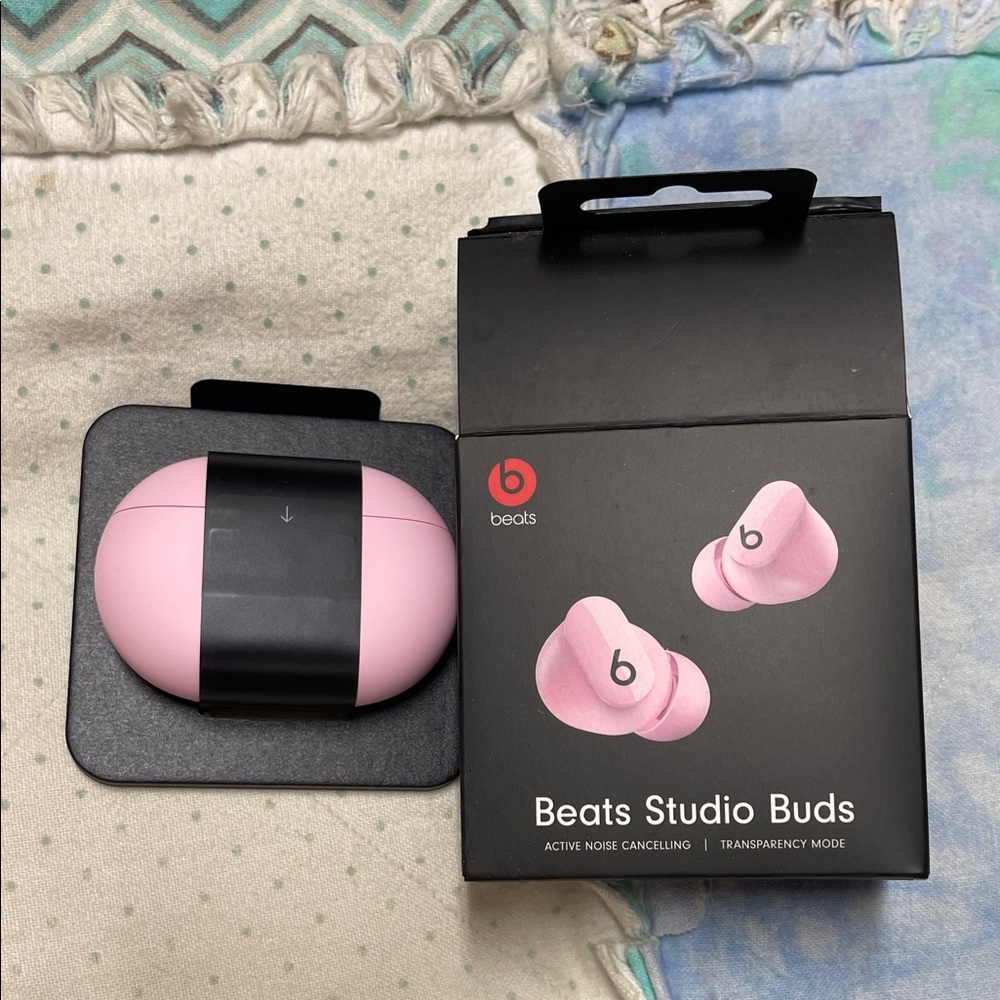 Beats by Dre Studio Buds - Pink